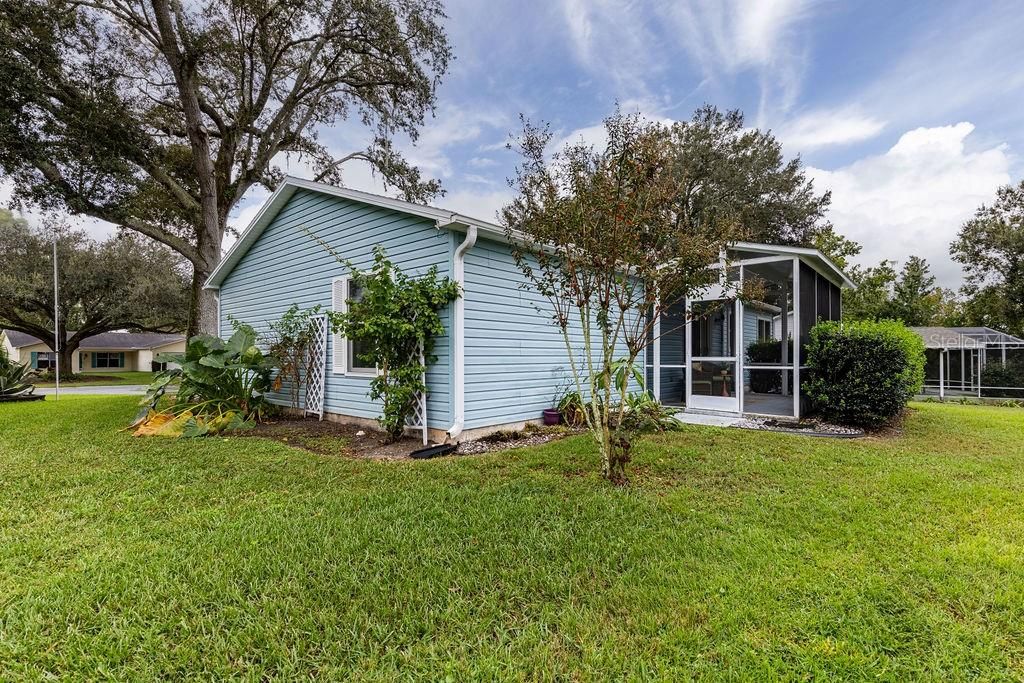 For Sale: $262,000 (2 beds, 2 baths, 1014 Square Feet)