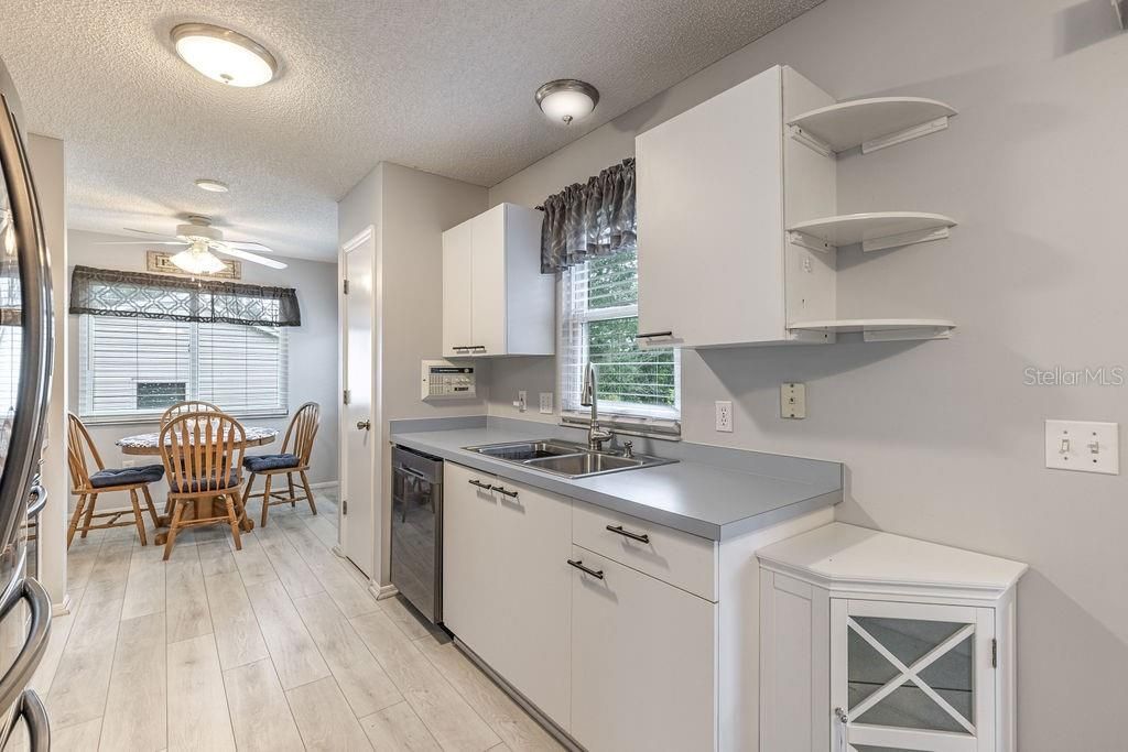 For Sale: $262,000 (2 beds, 2 baths, 1014 Square Feet)