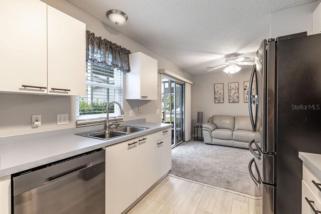 For Sale: $262,000 (2 beds, 2 baths, 1014 Square Feet)