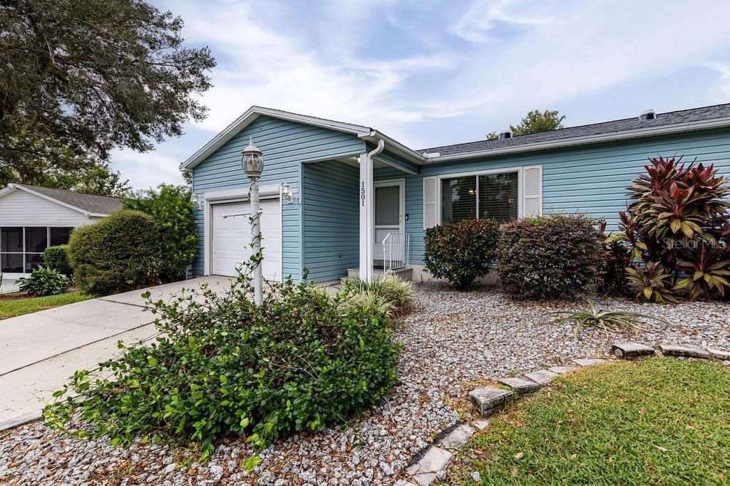 For Sale: $262,000 (2 beds, 2 baths, 1014 Square Feet)