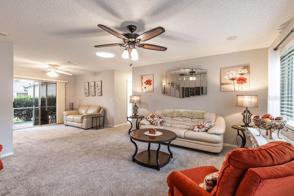 For Sale: $262,000 (2 beds, 2 baths, 1014 Square Feet)