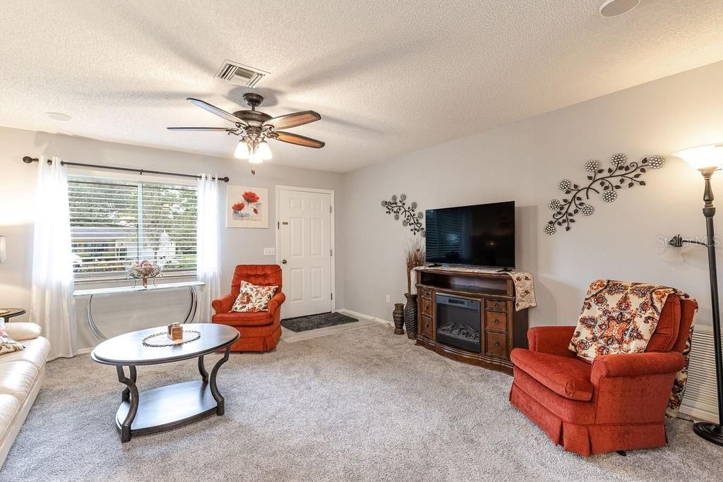 For Sale: $262,000 (2 beds, 2 baths, 1014 Square Feet)