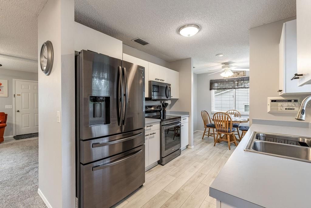 For Sale: $262,000 (2 beds, 2 baths, 1014 Square Feet)