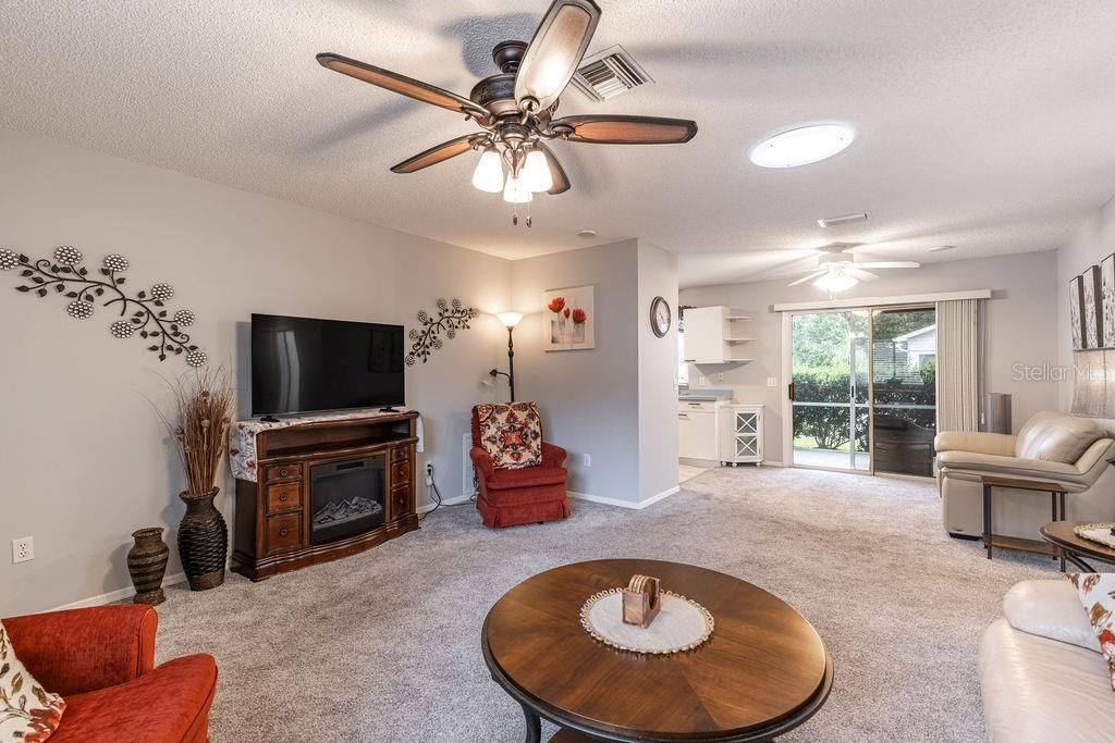 For Sale: $262,000 (2 beds, 2 baths, 1014 Square Feet)