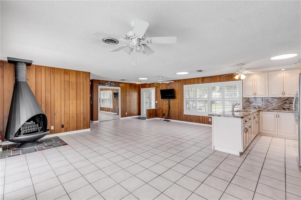 For Sale: $600,000 (3 beds, 2 baths, 1780 Square Feet)