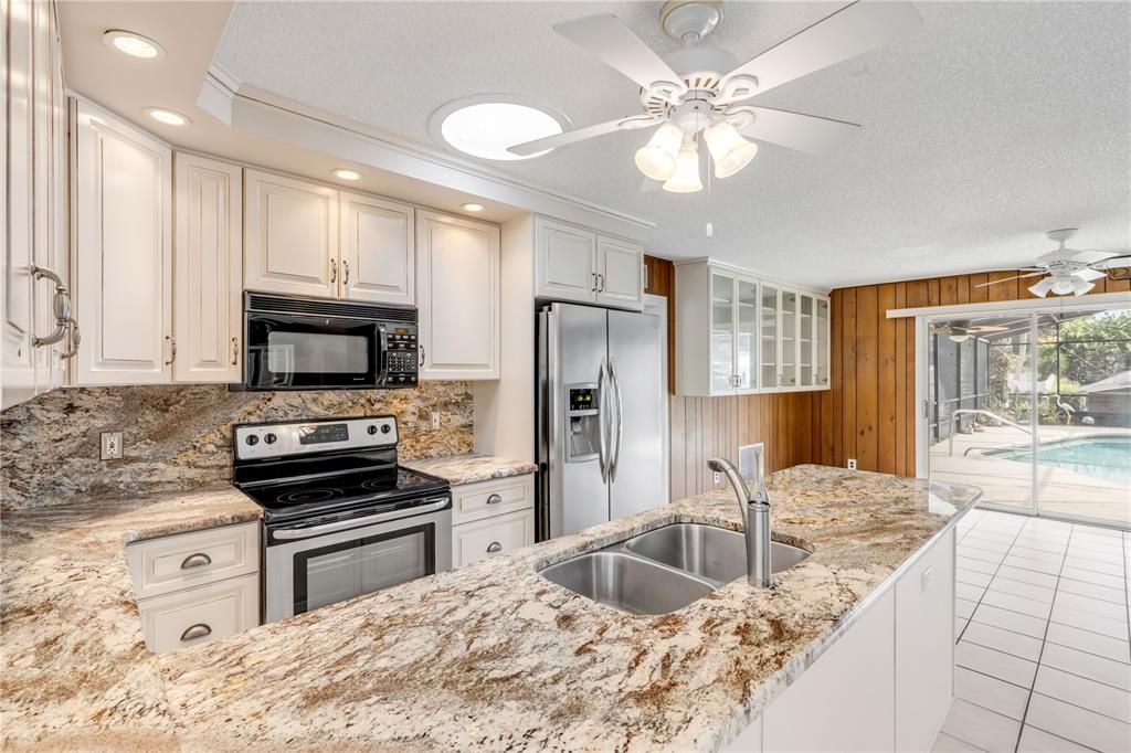 For Sale: $600,000 (3 beds, 2 baths, 1780 Square Feet)