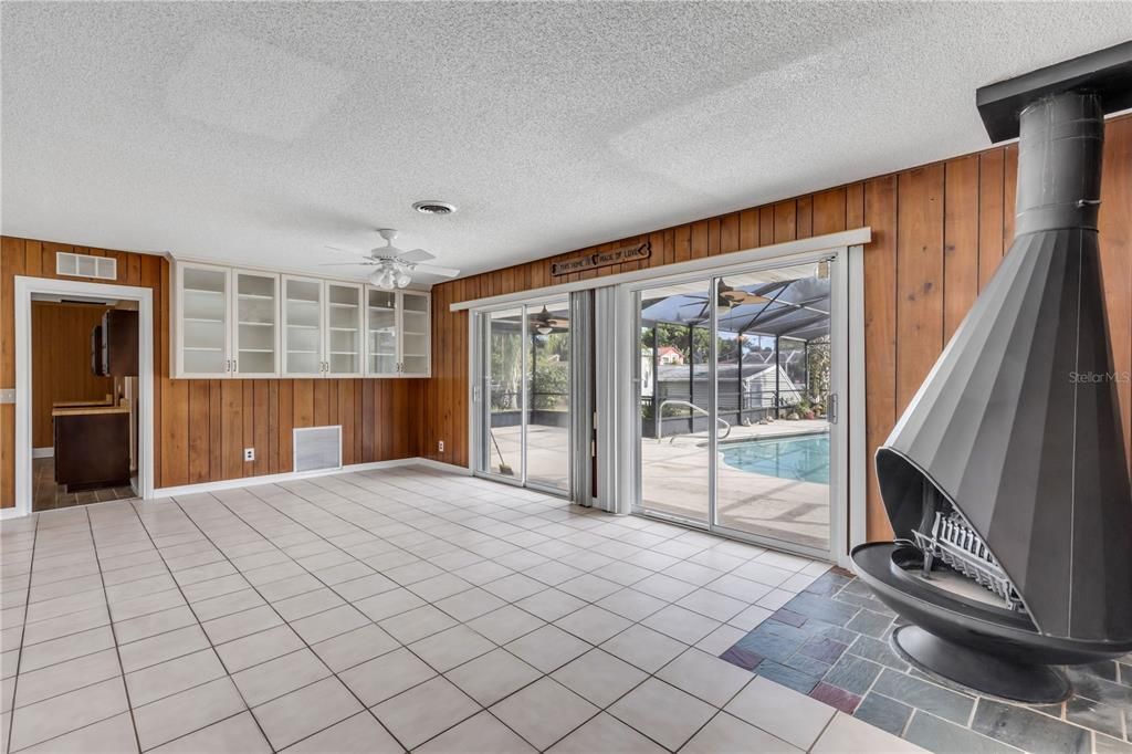 For Sale: $600,000 (3 beds, 2 baths, 1780 Square Feet)