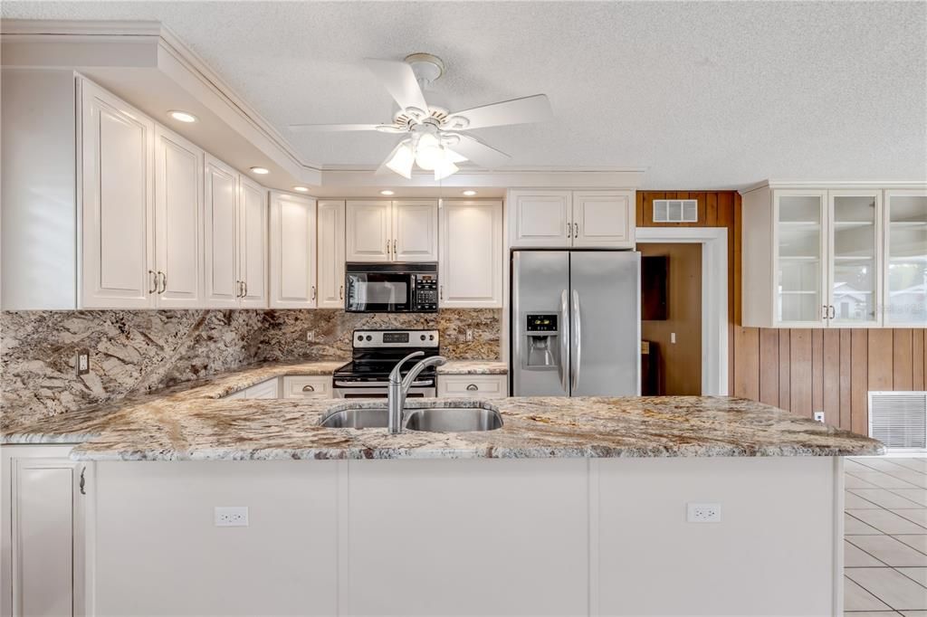 For Sale: $600,000 (3 beds, 2 baths, 1780 Square Feet)