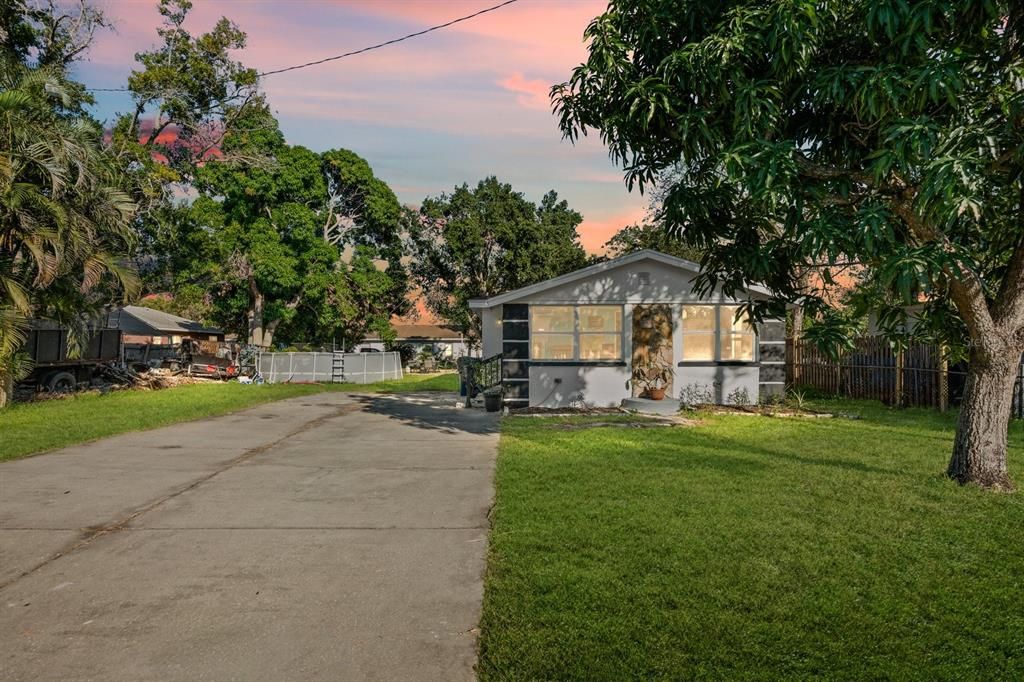 En Venta: $265,000 (4 camas, 2 baños, 1149 Pies cuadrados)