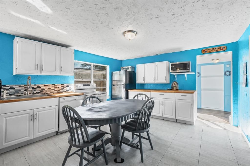 En Venta: $265,000 (4 camas, 2 baños, 1149 Pies cuadrados)