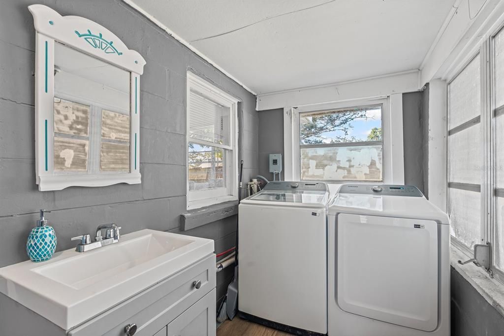 En Venta: $265,000 (4 camas, 2 baños, 1149 Pies cuadrados)