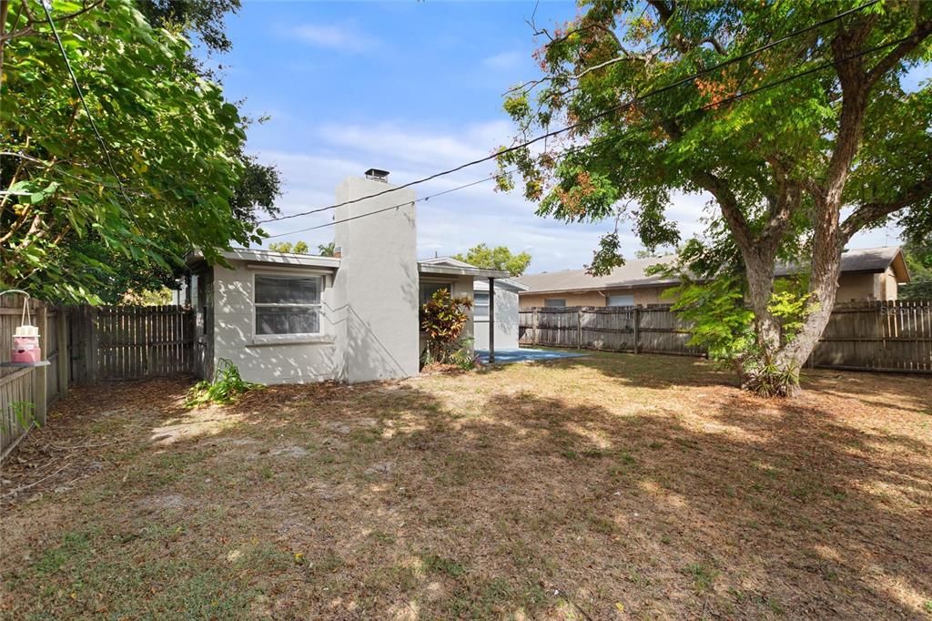 Active With Contract: $269,900 (2 beds, 1 baths, 1066 Square Feet)