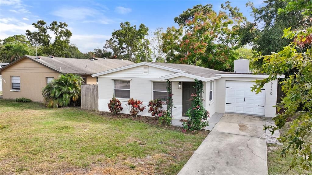 Active With Contract: $269,900 (2 beds, 1 baths, 1066 Square Feet)