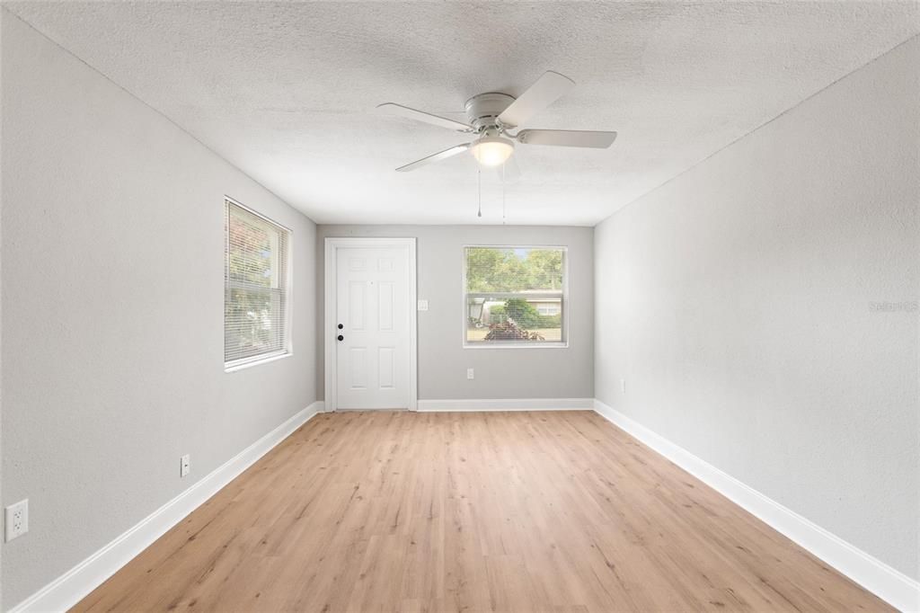 Active With Contract: $269,900 (2 beds, 1 baths, 1066 Square Feet)