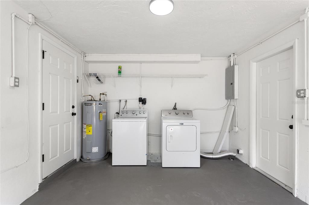 Active With Contract: $269,900 (2 beds, 1 baths, 1066 Square Feet)