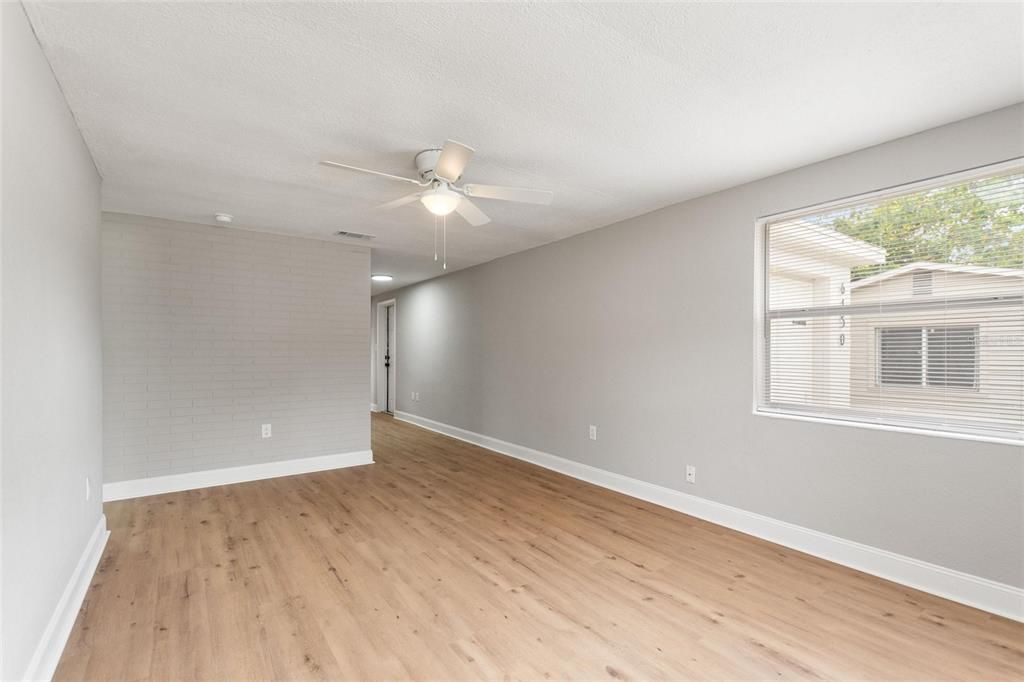 Active With Contract: $269,900 (2 beds, 1 baths, 1066 Square Feet)