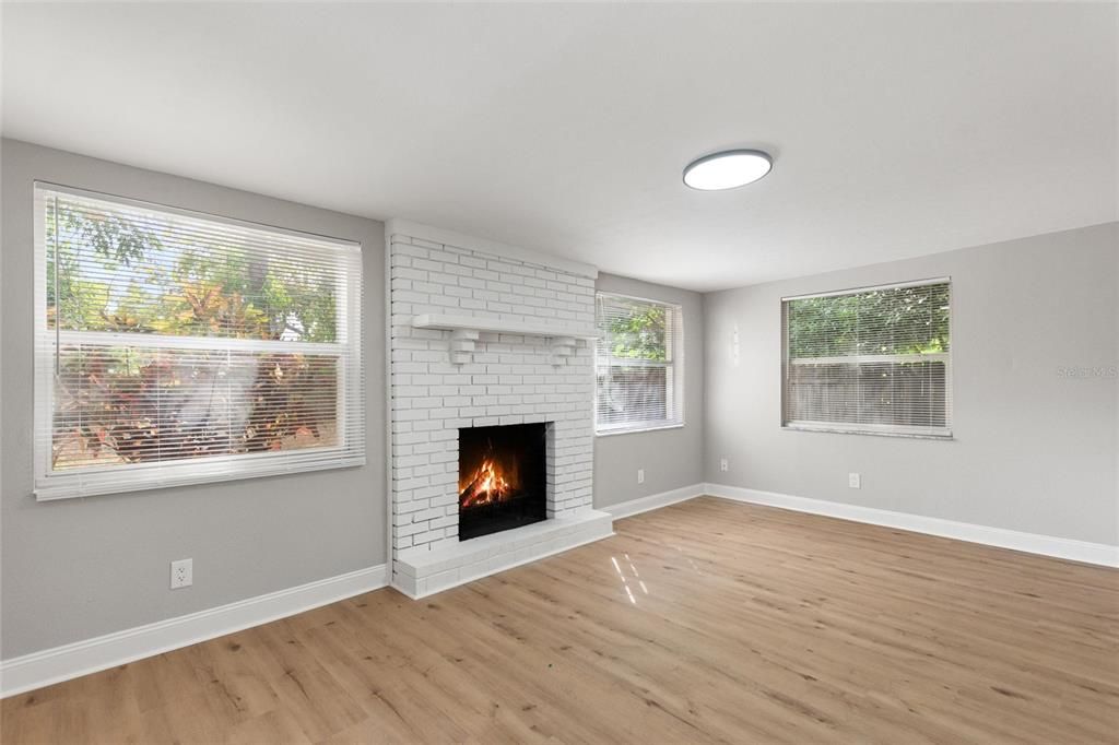 Active With Contract: $269,900 (2 beds, 1 baths, 1066 Square Feet)