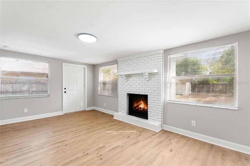 Active With Contract: $269,900 (2 beds, 1 baths, 1066 Square Feet)