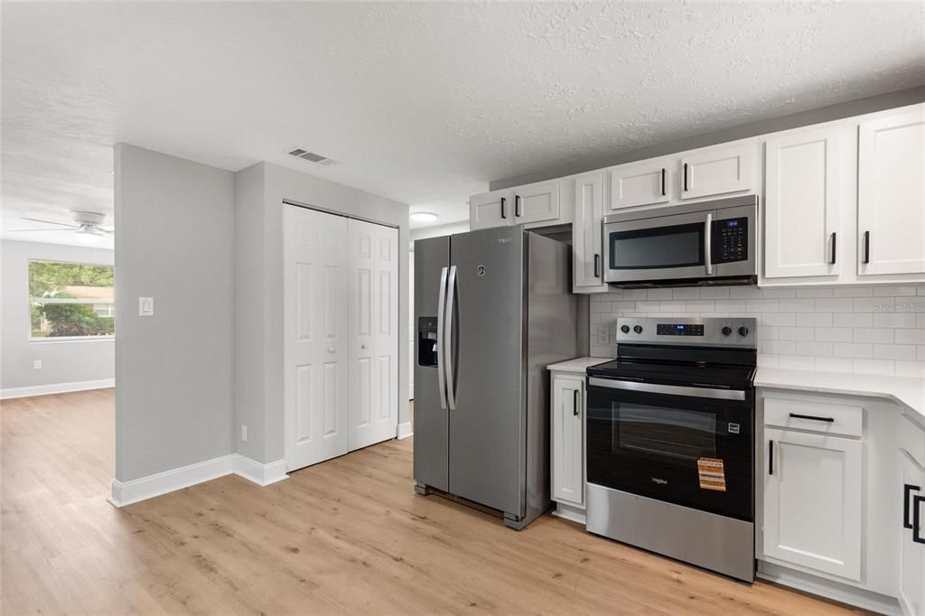 Active With Contract: $269,900 (2 beds, 1 baths, 1066 Square Feet)