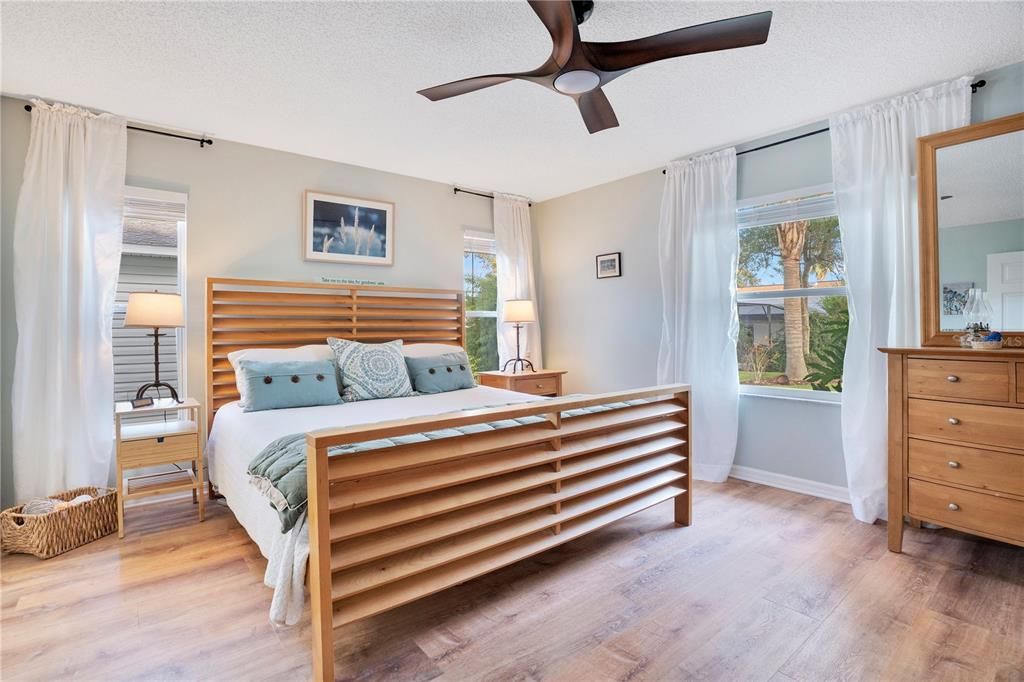 Active With Contract: $242,000 (2 beds, 2 baths, 1288 Square Feet)