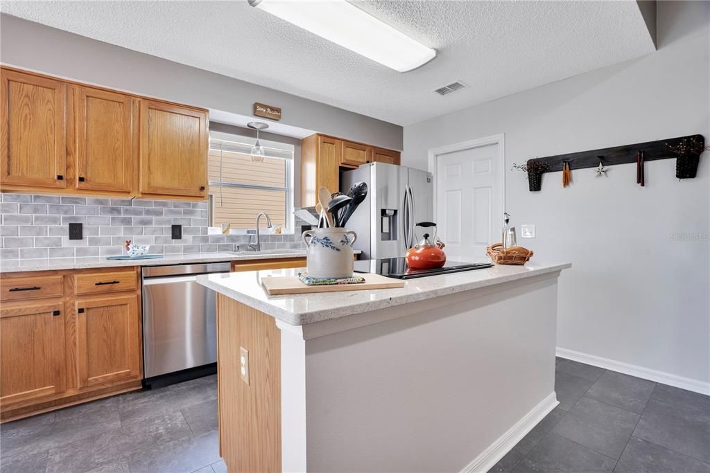 Active With Contract: $242,000 (2 beds, 2 baths, 1288 Square Feet)