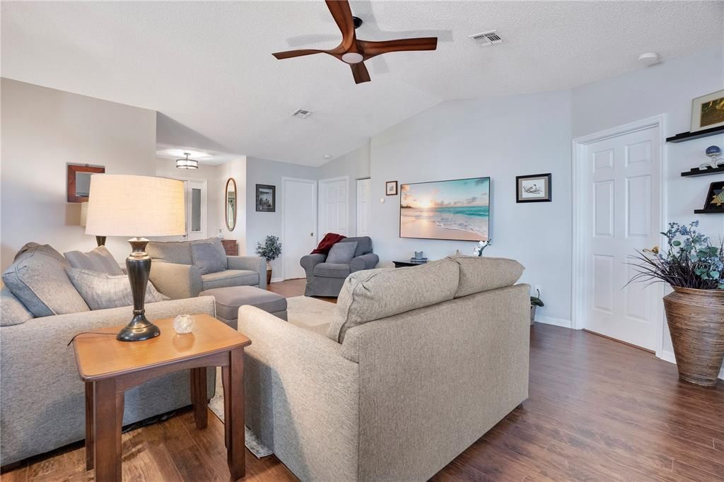 Active With Contract: $242,000 (2 beds, 2 baths, 1288 Square Feet)