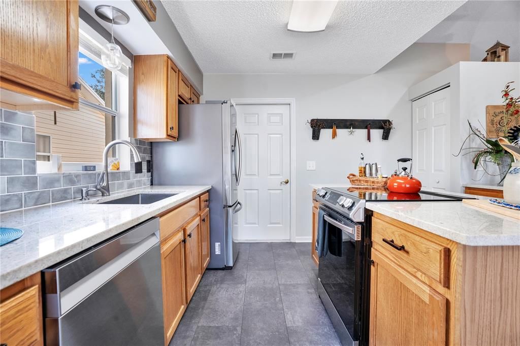 Active With Contract: $242,000 (2 beds, 2 baths, 1288 Square Feet)