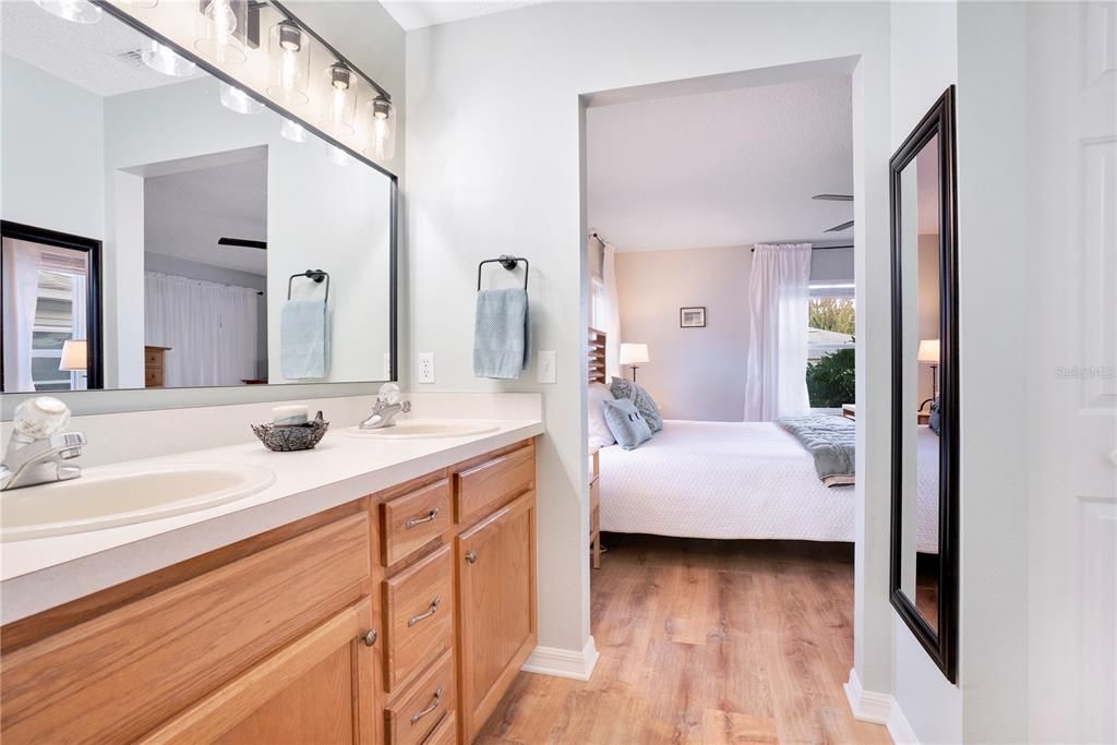 Active With Contract: $242,000 (2 beds, 2 baths, 1288 Square Feet)