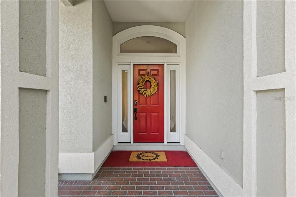 合同活跃: $660,000 (3 贝兹, 2 浴室, 2326 平方英尺)