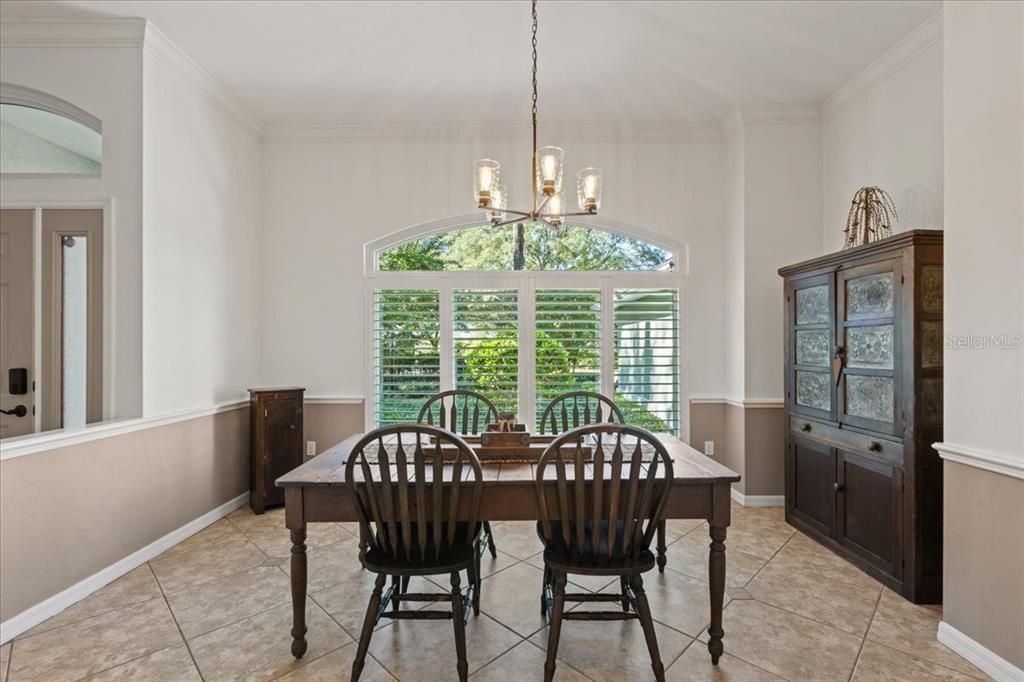 合同活跃: $660,000 (3 贝兹, 2 浴室, 2326 平方英尺)