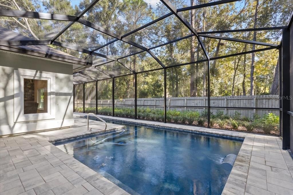 合同活跃: $660,000 (3 贝兹, 2 浴室, 2326 平方英尺)