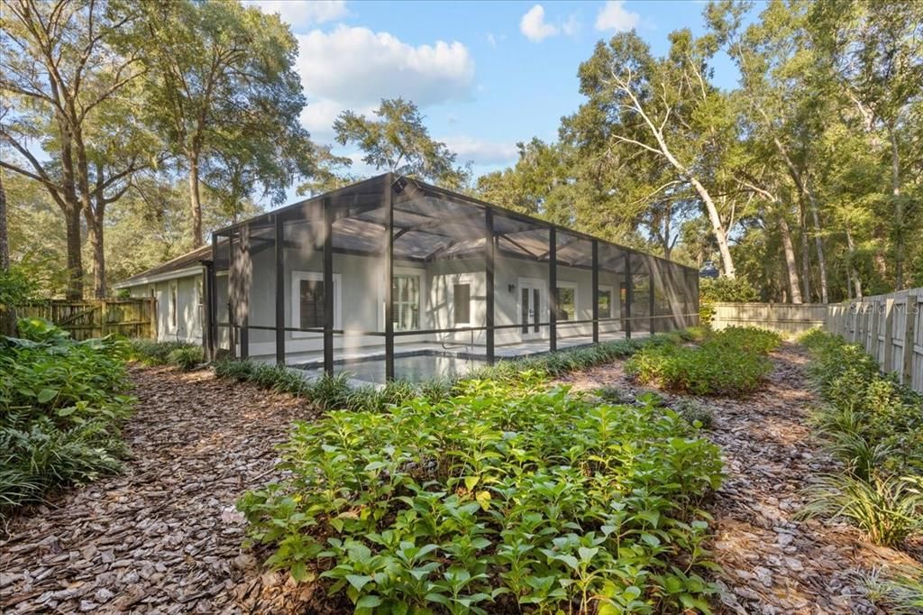 合同活跃: $660,000 (3 贝兹, 2 浴室, 2326 平方英尺)