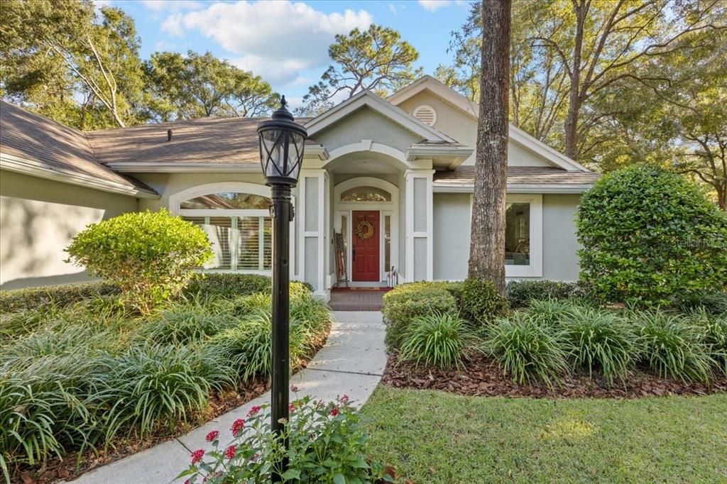 合同活跃: $660,000 (3 贝兹, 2 浴室, 2326 平方英尺)