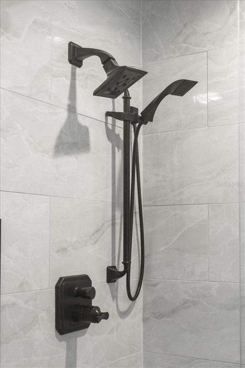 合同活跃: $660,000 (3 贝兹, 2 浴室, 2326 平方英尺)