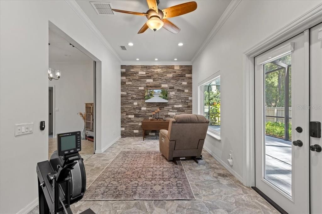 合同活跃: $660,000 (3 贝兹, 2 浴室, 2326 平方英尺)