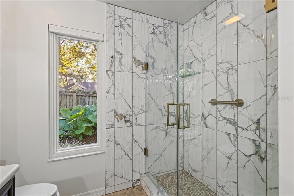 合同活跃: $660,000 (3 贝兹, 2 浴室, 2326 平方英尺)