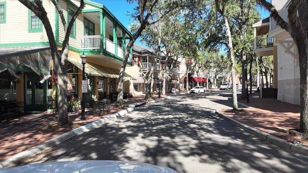 合同活跃: $660,000 (3 贝兹, 2 浴室, 2326 平方英尺)