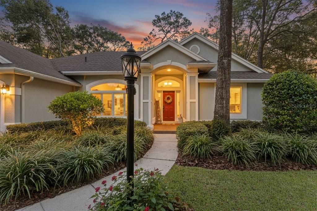 合同活跃: $660,000 (3 贝兹, 2 浴室, 2326 平方英尺)