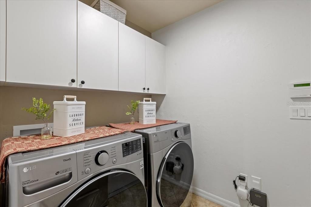 合同活跃: $660,000 (3 贝兹, 2 浴室, 2326 平方英尺)