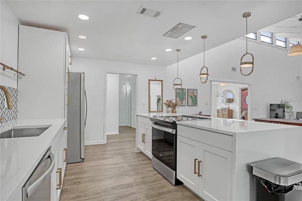 待售: $675,000 (4 贝兹, 2 浴室, 2594 平方英尺)