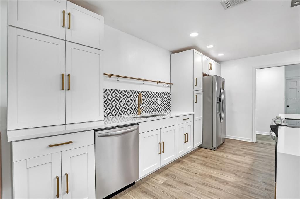 待售: $675,000 (4 贝兹, 2 浴室, 2594 平方英尺)