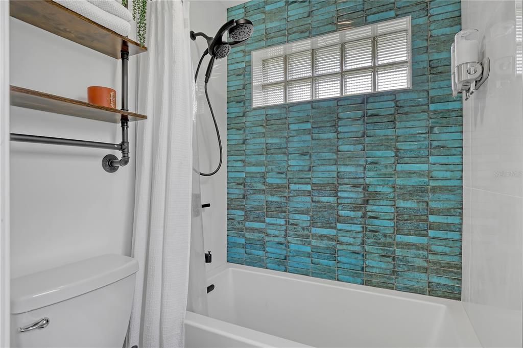 待售: $675,000 (4 贝兹, 2 浴室, 2594 平方英尺)