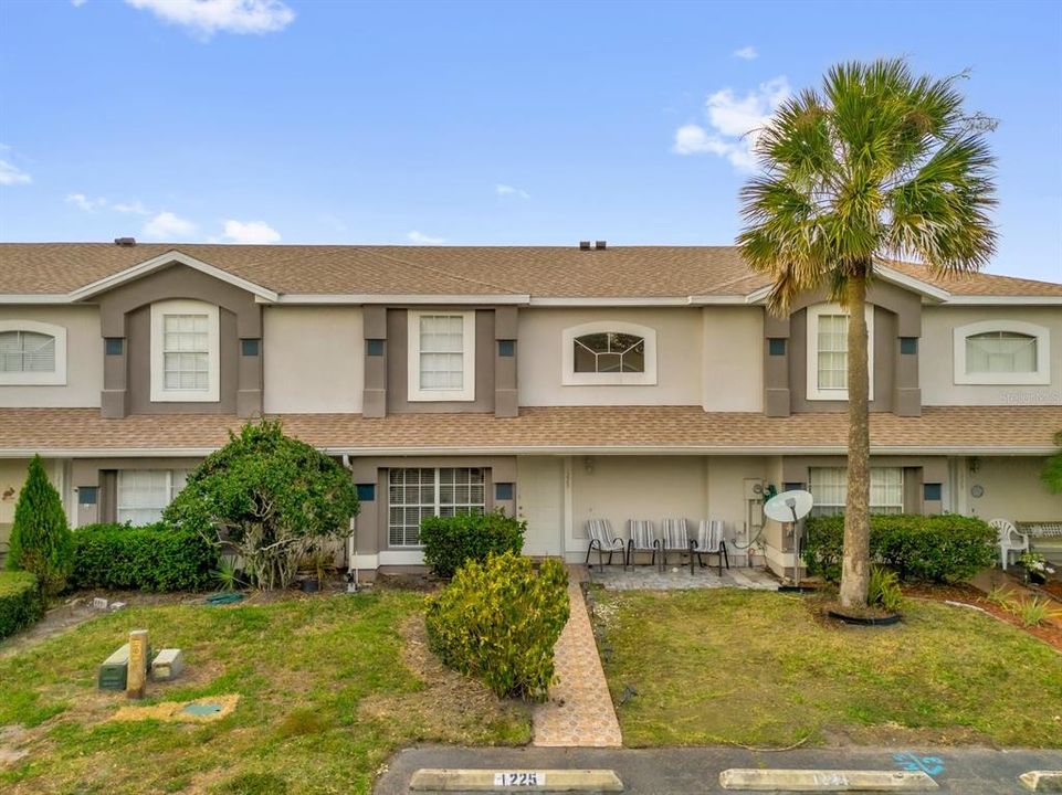 Recently Rented: $1,900 (3 beds, 2 baths, 1446 Square Feet)