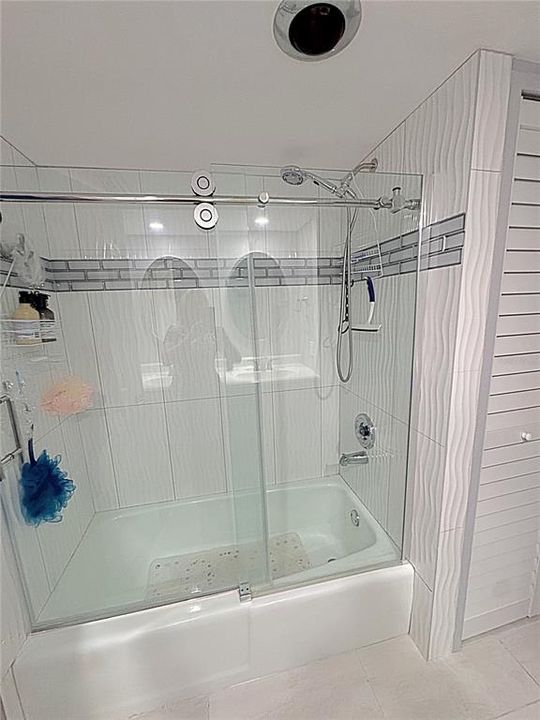 Activo con contrato: $3,150 (2 camas, 2 baños, 1240 Pies cuadrados)