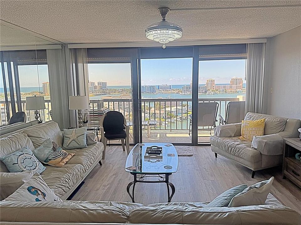 Activo con contrato: $3,150 (2 camas, 2 baños, 1240 Pies cuadrados)