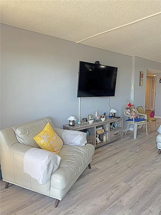 Activo con contrato: $3,150 (2 camas, 2 baños, 1240 Pies cuadrados)