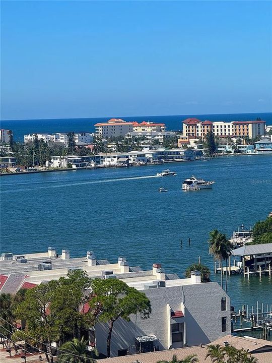 Activo con contrato: $3,150 (2 camas, 2 baños, 1240 Pies cuadrados)