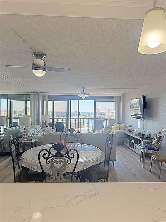 Activo con contrato: $3,150 (2 camas, 2 baños, 1240 Pies cuadrados)