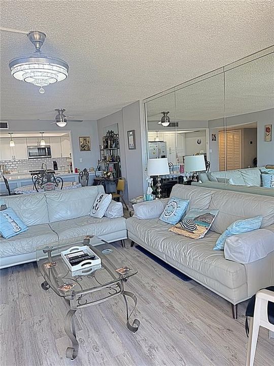 Activo con contrato: $3,150 (2 camas, 2 baños, 1240 Pies cuadrados)