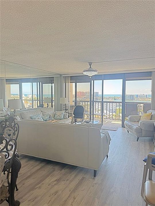 Activo con contrato: $3,150 (2 camas, 2 baños, 1240 Pies cuadrados)